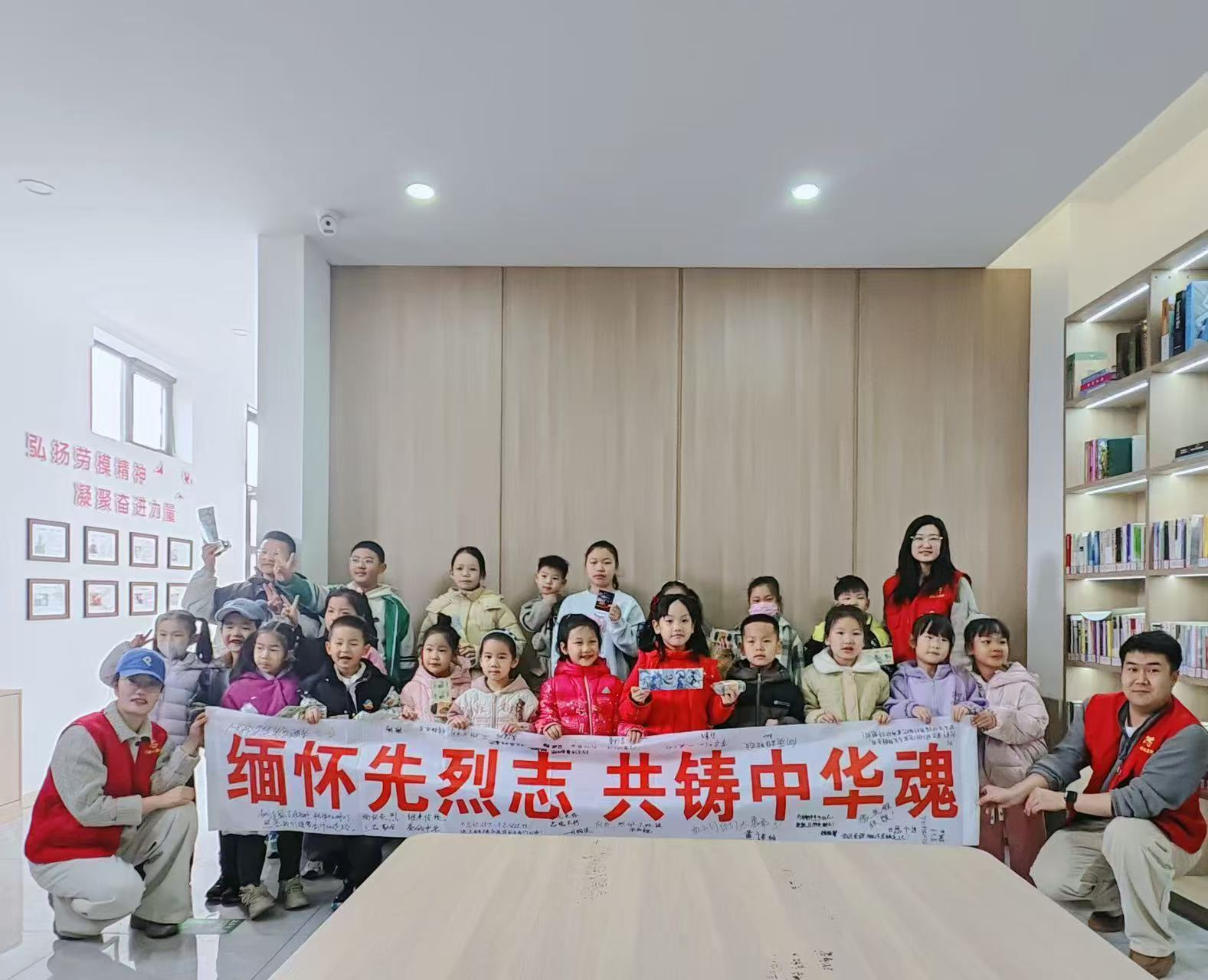 緬懷先烈志 共筑中華魂 ——內蒙古自治區赤峰市元寶山區西城街道陽光社區關工委清明節故事分享活動