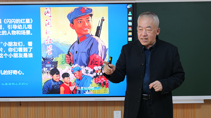 紅色故事走進第七幼兒園 ——內蒙古自治區赤峰市元寶山區草原蘭哈達協會關工委“五老”進校園