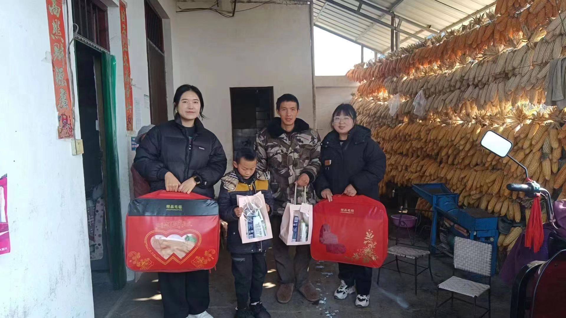 新春送關愛 | 四川省涼山州甘洛縣田壩鎮關工委開展“老少牽手·溫暖同心”暖冬行動