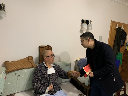 貴州省貴陽(yáng)市烏當(dāng)區(qū)委老干局開(kāi)展“送祝福 送問(wèn)候 送溫暖”慰問(wèn)活動(dòng)