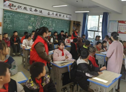 貴陽市烏當區法院關工委開展安全教育、法律知識進校園活動