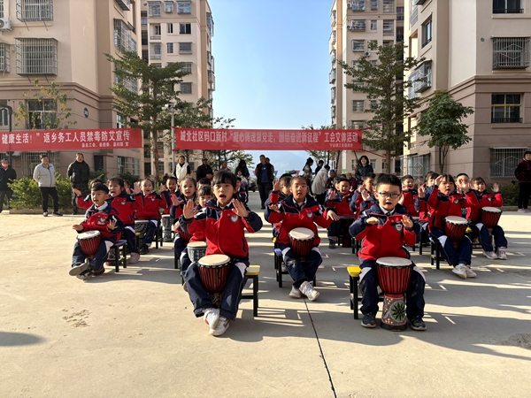 四川省寧南縣關(guān)工委攜手第五幼兒園開展“凝心鑄魂跟黨走，團(tuán)結(jié)奮進(jìn)新征程”主題活動