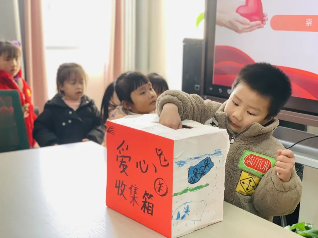 江西省撫州市崇仁縣第四幼兒園關工委開展義賣捐贈活動