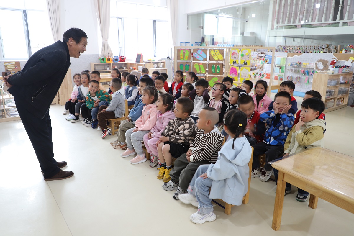 書(shū)香潤(rùn)童心·家園伴成長(zhǎng)——貴州省福泉市第一幼兒園關(guān)工委“家長(zhǎng)進(jìn)課堂”講故事活動(dòng)