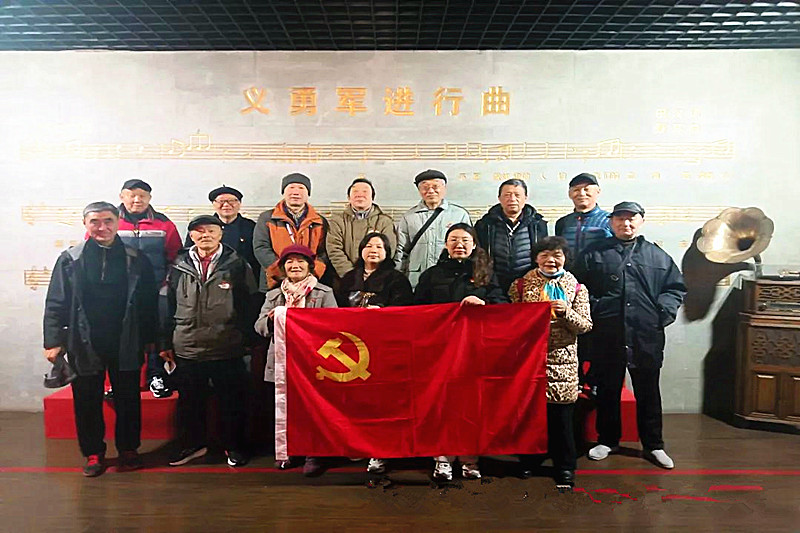 江蘇省南京市玄武區(qū)鎖四社區(qū)關(guān)工委組織參觀南京民間抗日戰(zhàn)爭(zhēng)博物館 (2).jpg