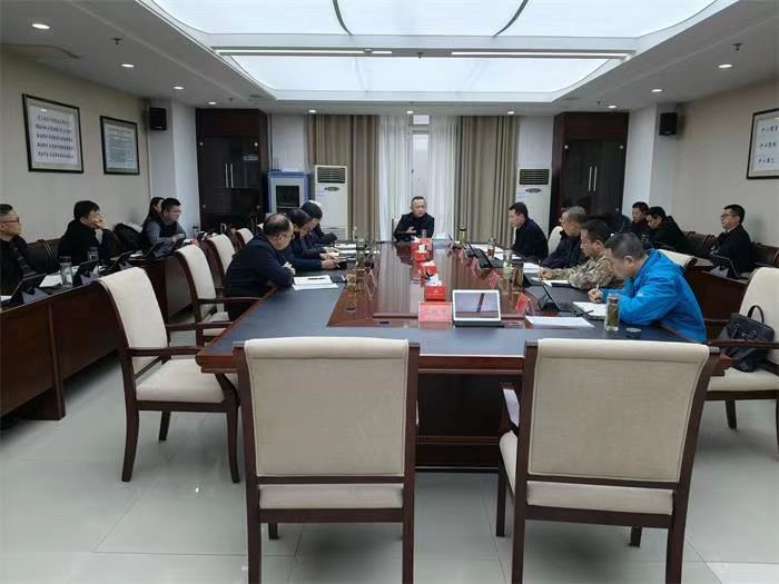 常委會(huì)聽取匯報(bào).jpg