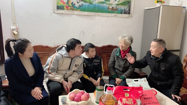 慰問紅陽社區困境兒童.JPG