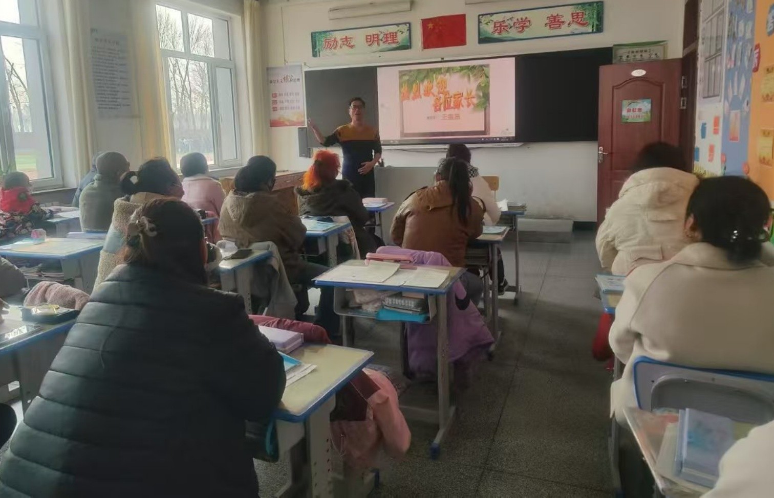 元寶山區(qū)馬蹄營(yíng)子學(xué)校家長(zhǎng)座談研討會(huì)照片5jpg_副本.jpg