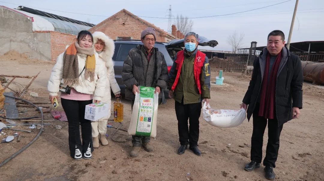 元寶山區草原藍哈達協會關工委慰問老兵活動照片2.jpg
