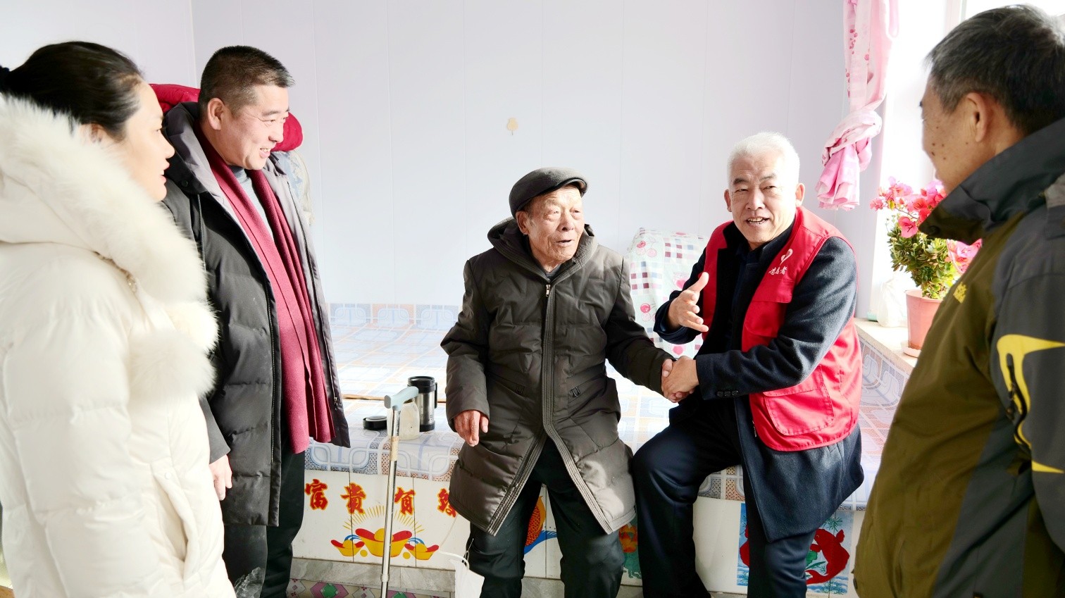 元寶山區草原藍哈達協會關工委慰問老兵活動照片15_副本.jpg