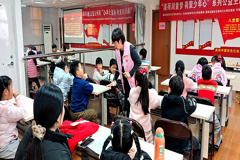 南京市建鄴區(qū)沙洲街道清荷北園社區(qū)開(kāi)展“花燈耀元宵，少年展風(fēng)采” 元宵主題活動(dòng)(3).jpg