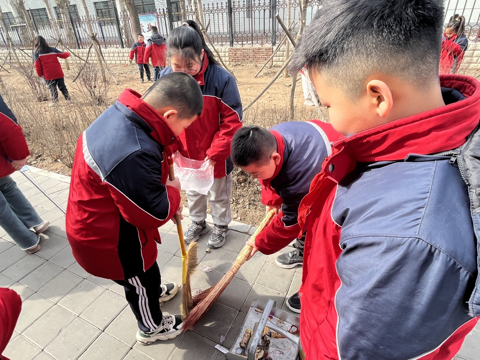 元寶山區星光小學傳承雷鋒精神系列活動照片4_副本.jpg