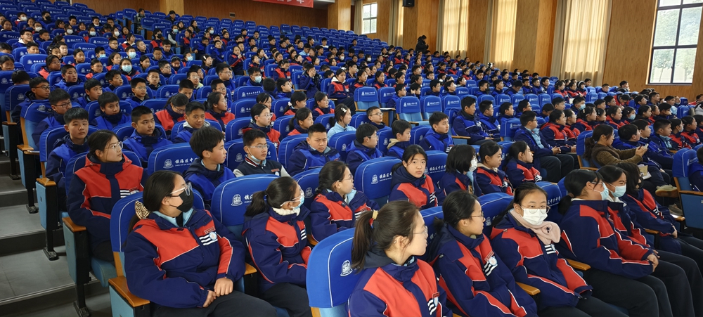 2025.3.7_李雨詩_臻善德育_做最好的自己：一場關于自信與成長的深度對話4_副本.jpg