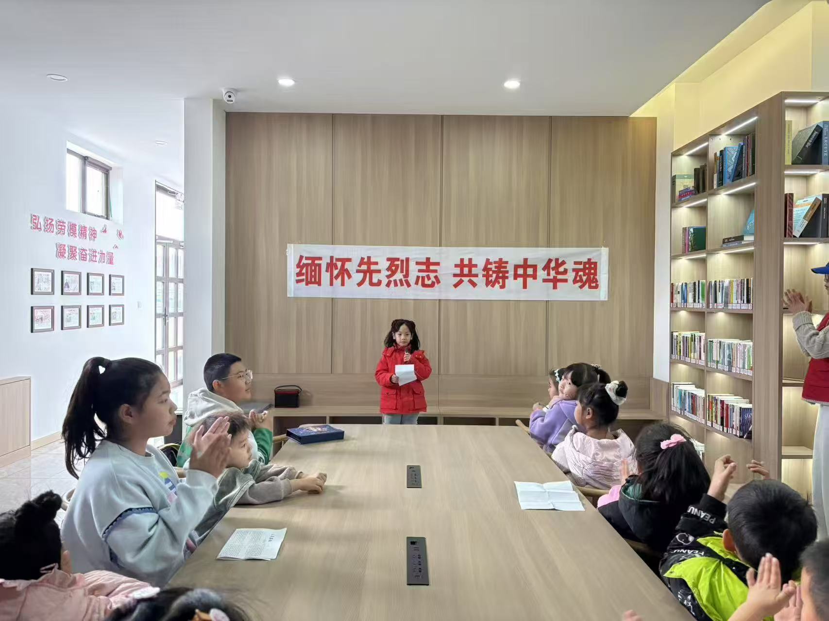元寶山區(qū)平莊西城街道陽光社區(qū)關工委清明節(jié)故事分享活動照片1.jpg
