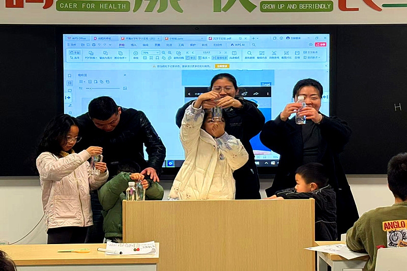 江蘇省南京市建鄴區南苑街道未保站聯合開展“沉與浮的奇妙世界”趣味科學實驗活動(4).jpg