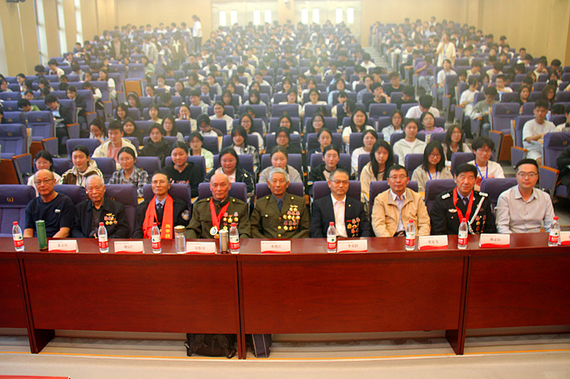 江蘇省南京市玄武區關工委青少年“大思政”宣講團走進南京工程高等職業學校，傳承紅色基因(2).jpg