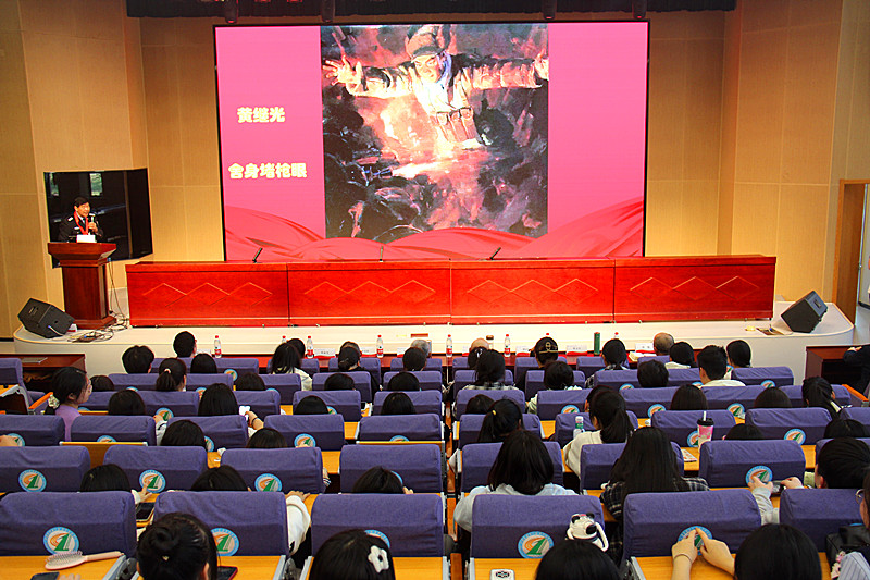 江蘇省南京市玄武區關工委青少年“大思政”宣講團走進南京工程高等職業學校，傳承紅色基因(3).jpg