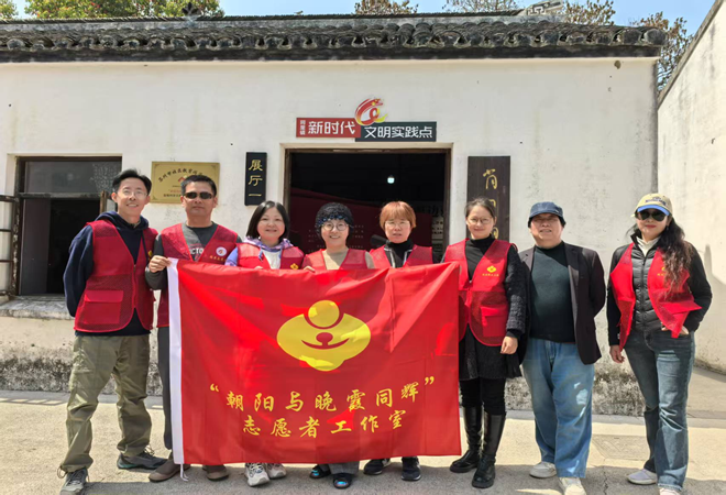 同里鎮(zhèn)開展老少攜手挖春筍暨同輝工作室團建活動.png