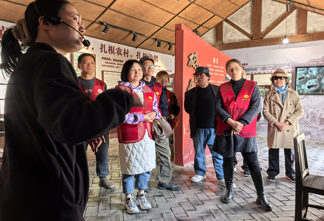 同里鎮(zhèn)開展老少攜手挖春筍暨同輝工作室團建活動3.png