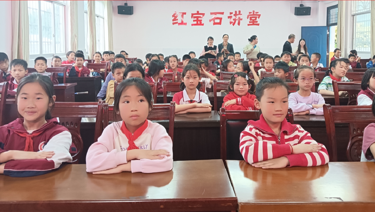 赴播堯小學講紅色故事2.jpg